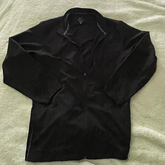 Men’s Nike dry fit long sleeve windbreaker type material but smoother size XL - Picture 4 of 7